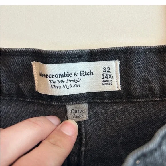 NWT Abercrombie & Fitch Curve Love 90's Straight Ultra High Rise Jean 32 X-Long - Picture 3 of 6